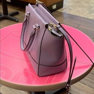 Meet your Posher, Leticia